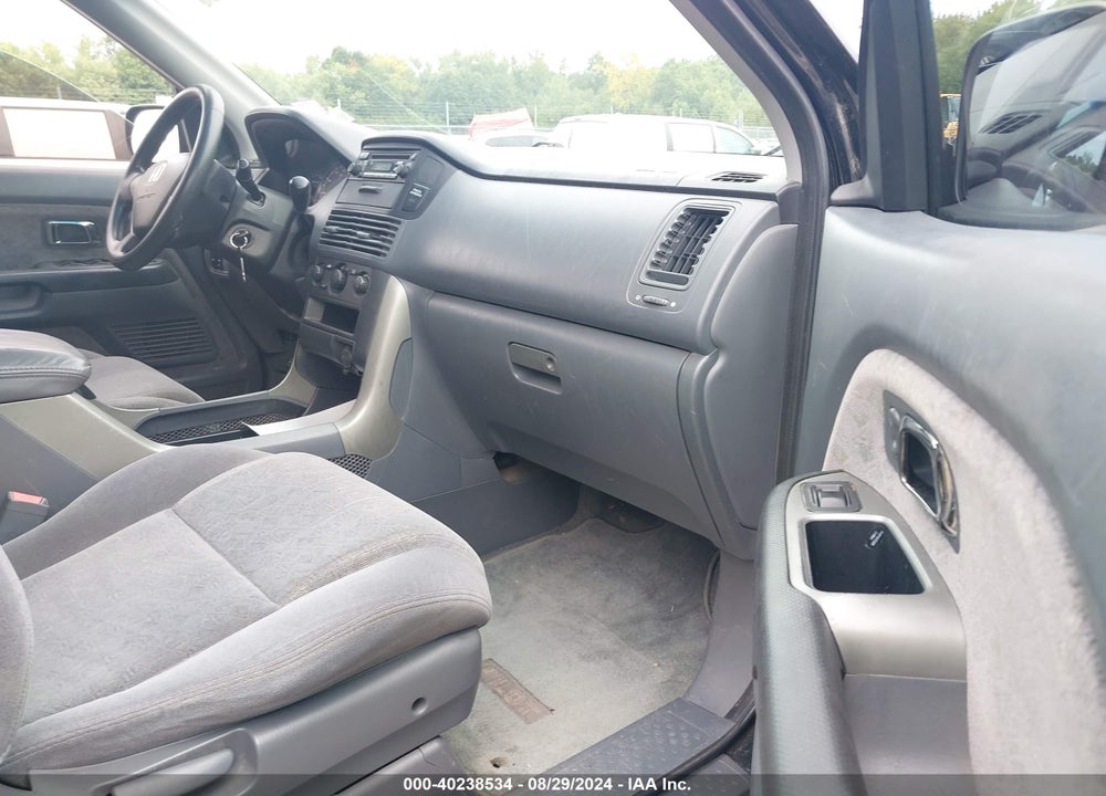 2005 HONDA PILOT LX VIN: 2HKYF181X5H573020