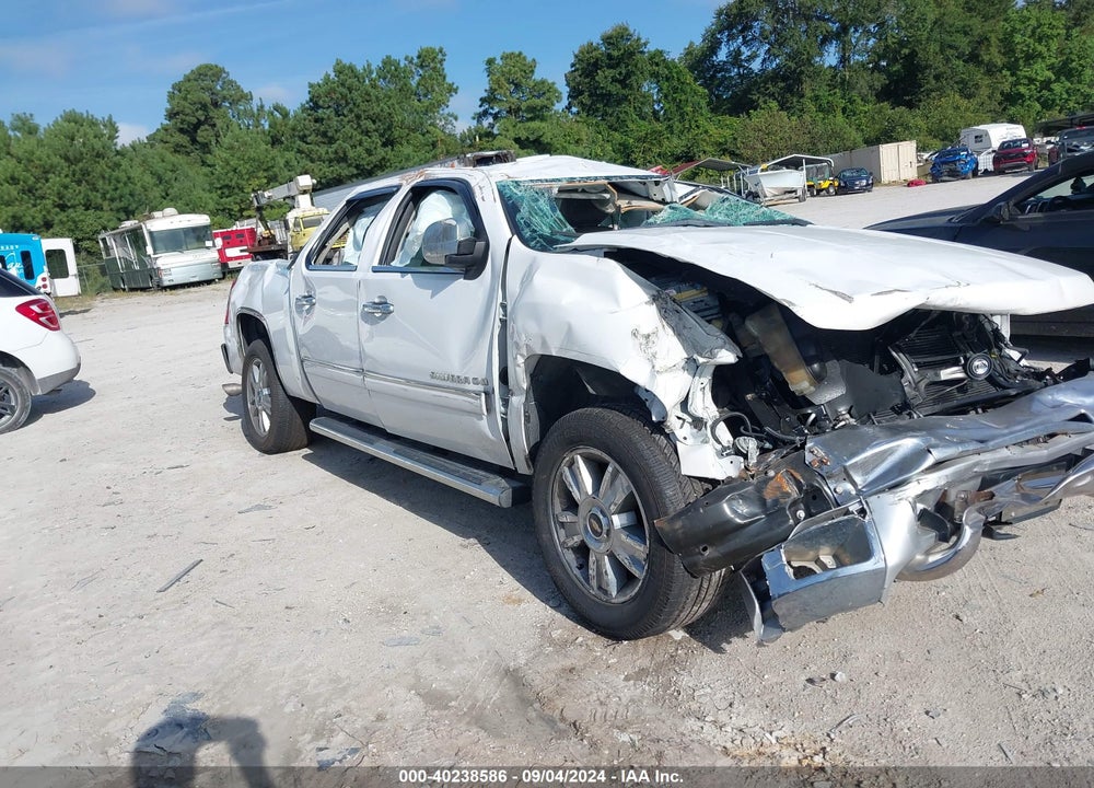 2013 CHEVROLET SILVERADO 1500 LT VIN: 3GCPCSE03DG305052