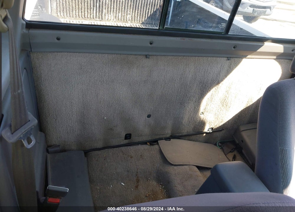 1998 NISSAN FRONTIER SE/XE VIN: 1N6DD26S5WC390415