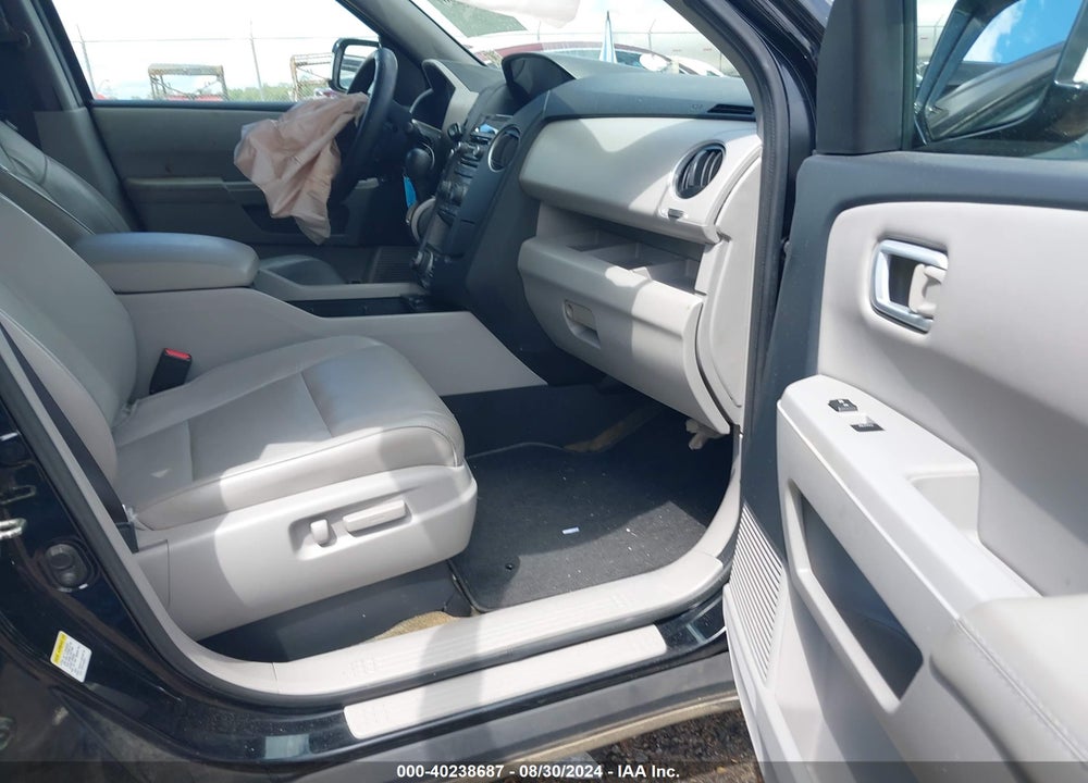 2015 HONDA PILOT TOURING VIN: 5FNYF4H93FB050333
