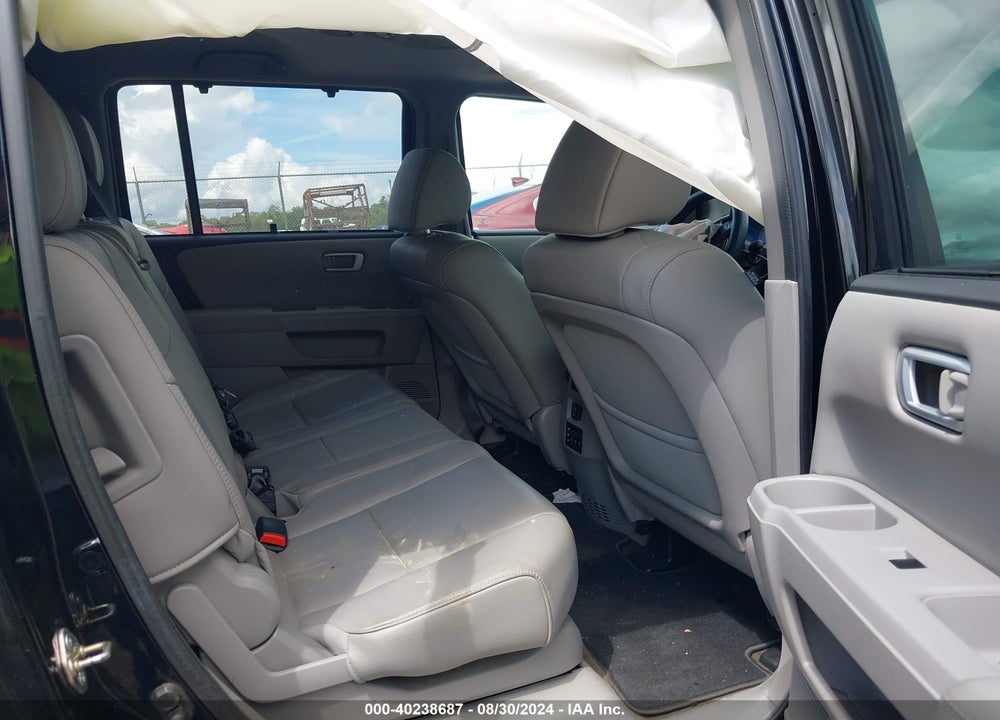 2015 HONDA PILOT TOURING VIN: 5FNYF4H93FB050333