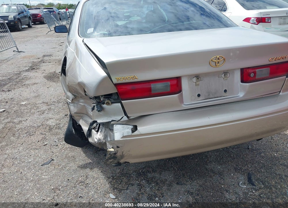 1998 TOYOTA CAMRY LE VIN: 4T1BG22K3WU830905