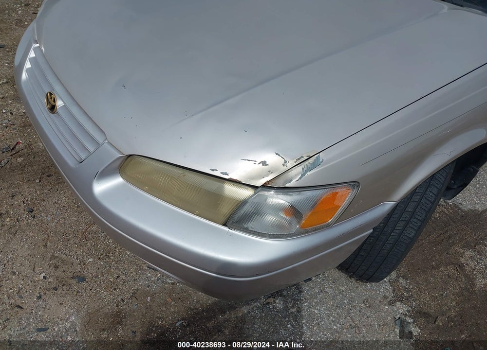 1998 TOYOTA CAMRY LE VIN: 4T1BG22K3WU830905
