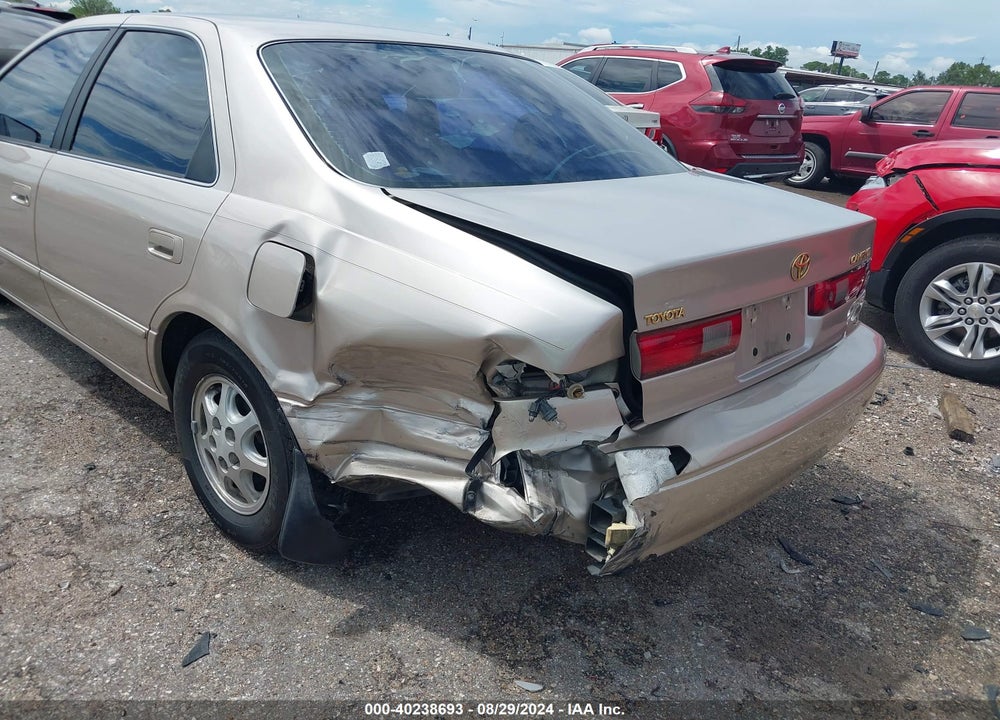 1998 TOYOTA CAMRY LE VIN: 4T1BG22K3WU830905