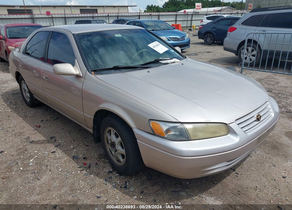 1998 TOYOTA CAMRY LE VIN: 4T1BG22K3WU830905