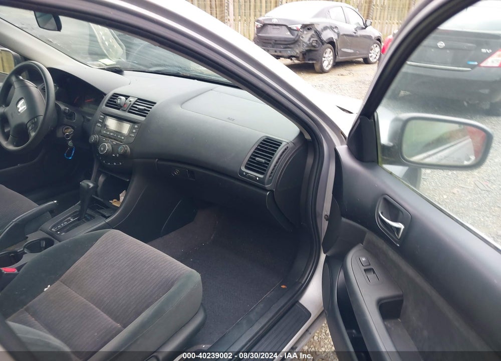 2005 HONDA ACCORD 2.4 LX VIN: 1HGCM56455L004075