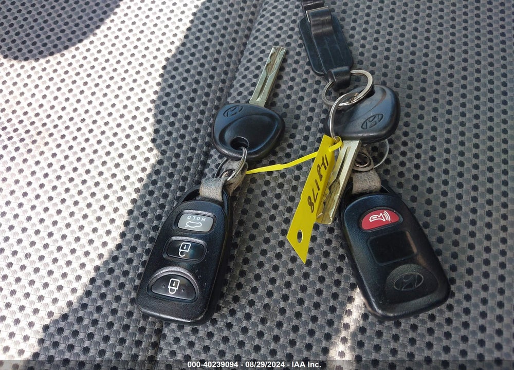 2011 HYUNDAI SONATA VIN: 5NPEB4AC6BH047930