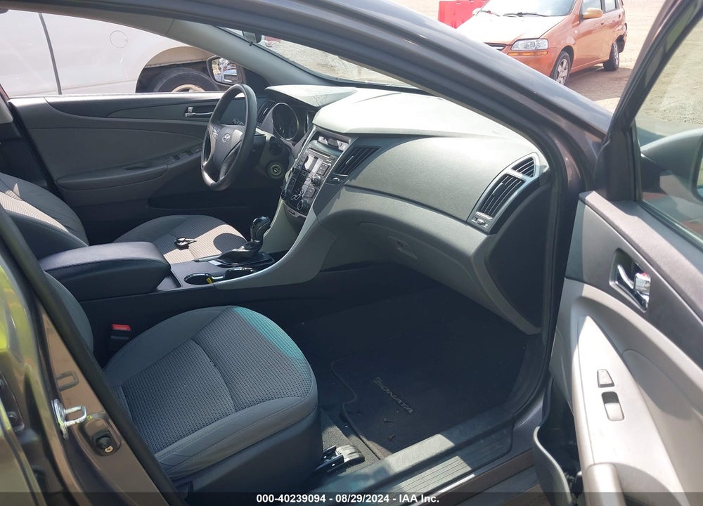 2011 HYUNDAI SONATA VIN: 5NPEB4AC6BH047930
