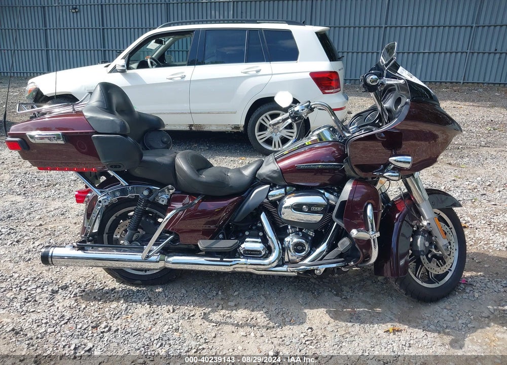 2018 HARLEY-DAVIDSON FLTRU VIN: 1HD1KGD16JB631298