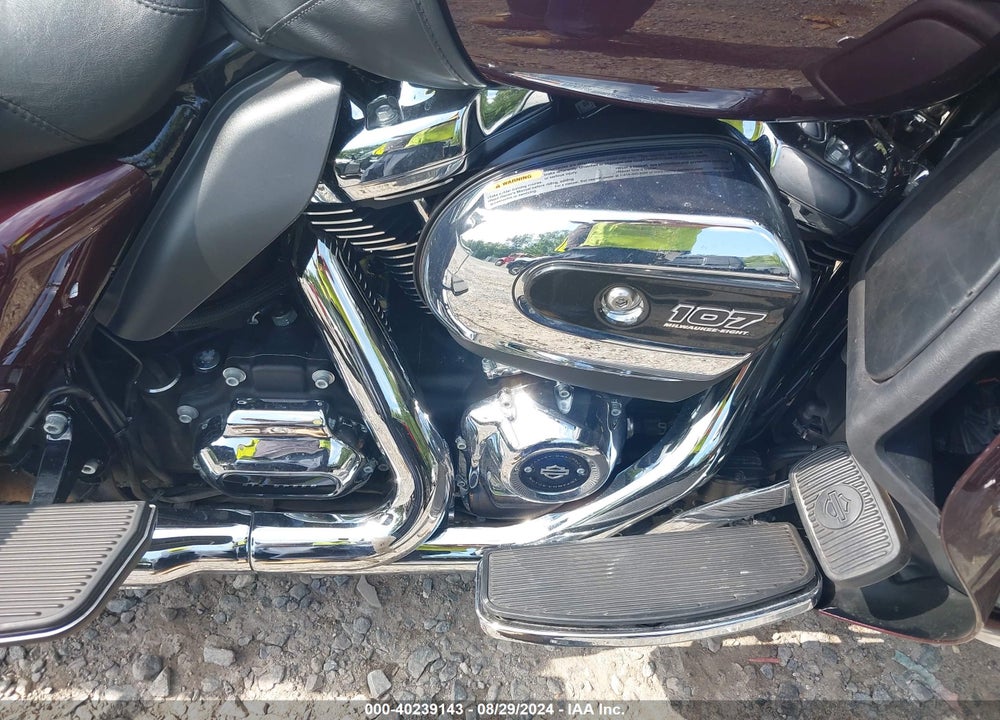 2018 HARLEY-DAVIDSON FLTRU VIN: 1HD1KGD16JB631298