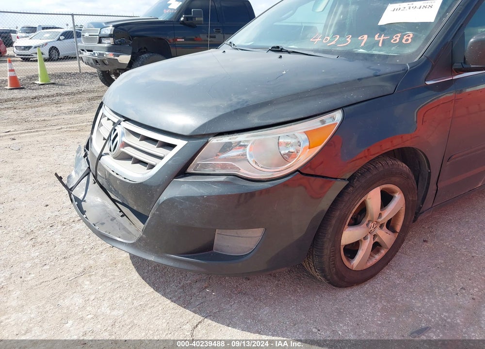 2011 VOLKSWAGEN ROUTAN SE VIN: 2V4RW3DG3BR695281