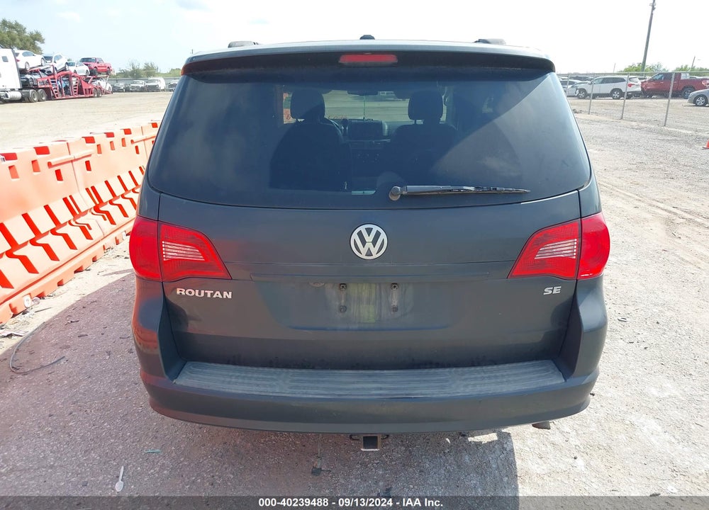 2011 VOLKSWAGEN ROUTAN SE VIN: 2V4RW3DG3BR695281