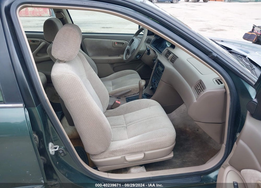 2000 TOYOTA CAMRY LE VIN: 4T1BG22K2YU733603