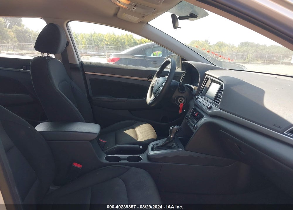 2018 HYUNDAI ELANTRA SEL VIN: 5NPD84LF0JH274188