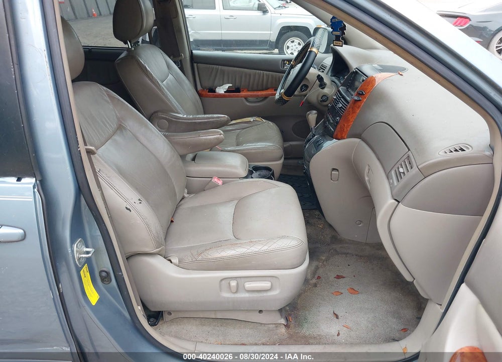 2010 TOYOTA SIENNA XLE VIN: 5TDYK4CC7AS318870