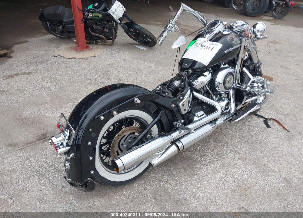 2018 HARLEY-DAVIDSON FLDE DELUXE VIN: 1HD1YCJ15JC057217