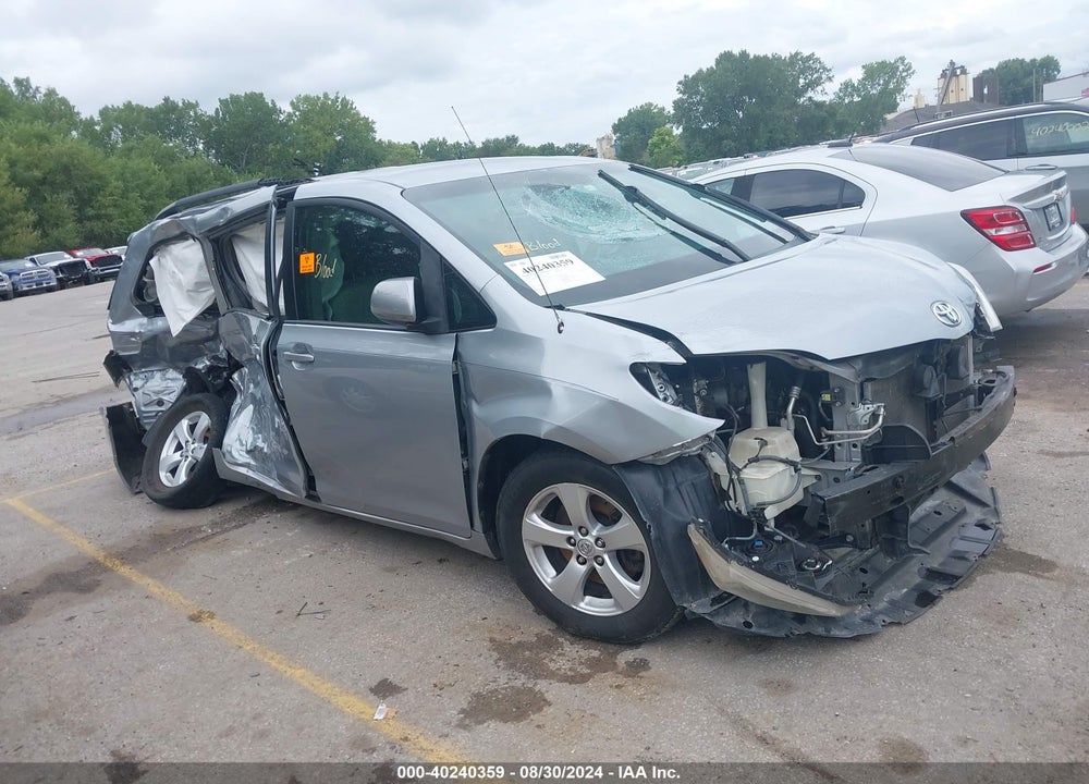 2014 TOYOTA SIENNA LE V6 8 PASSENGER VIN: 5TDKK3DC0ES492168