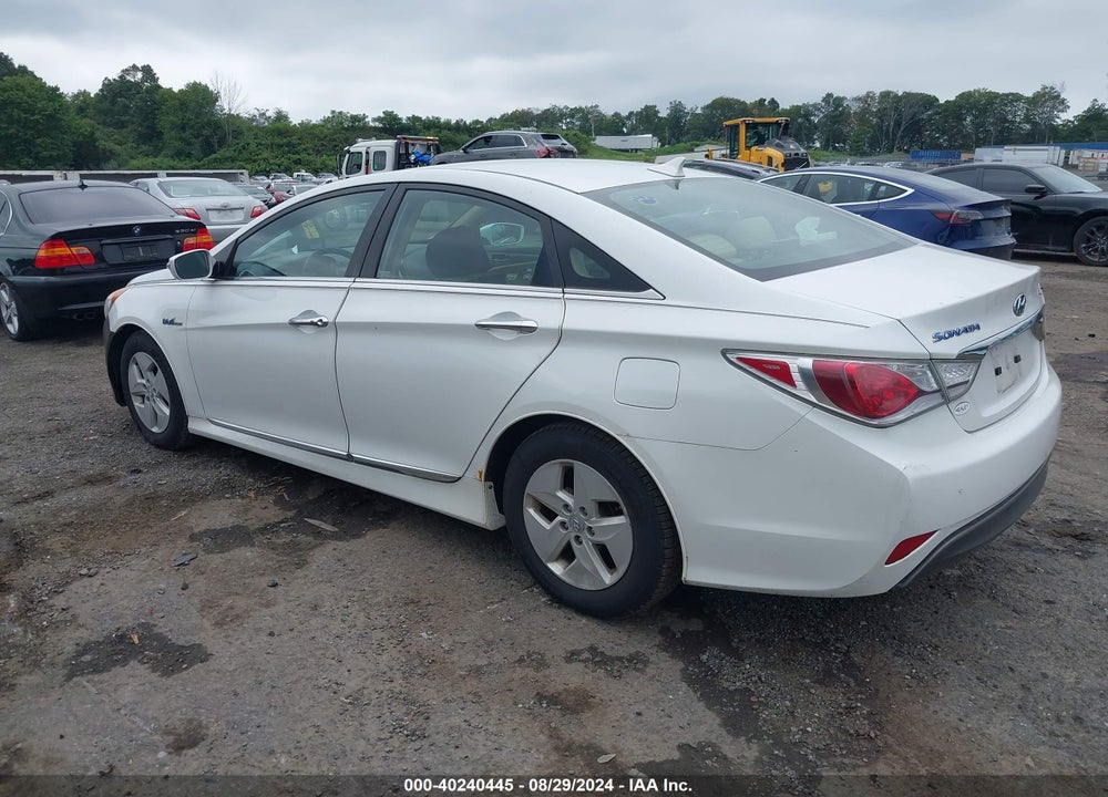 2011 HYUNDAI SONATA HYBRID VIN: KMHEC4A49BA001873