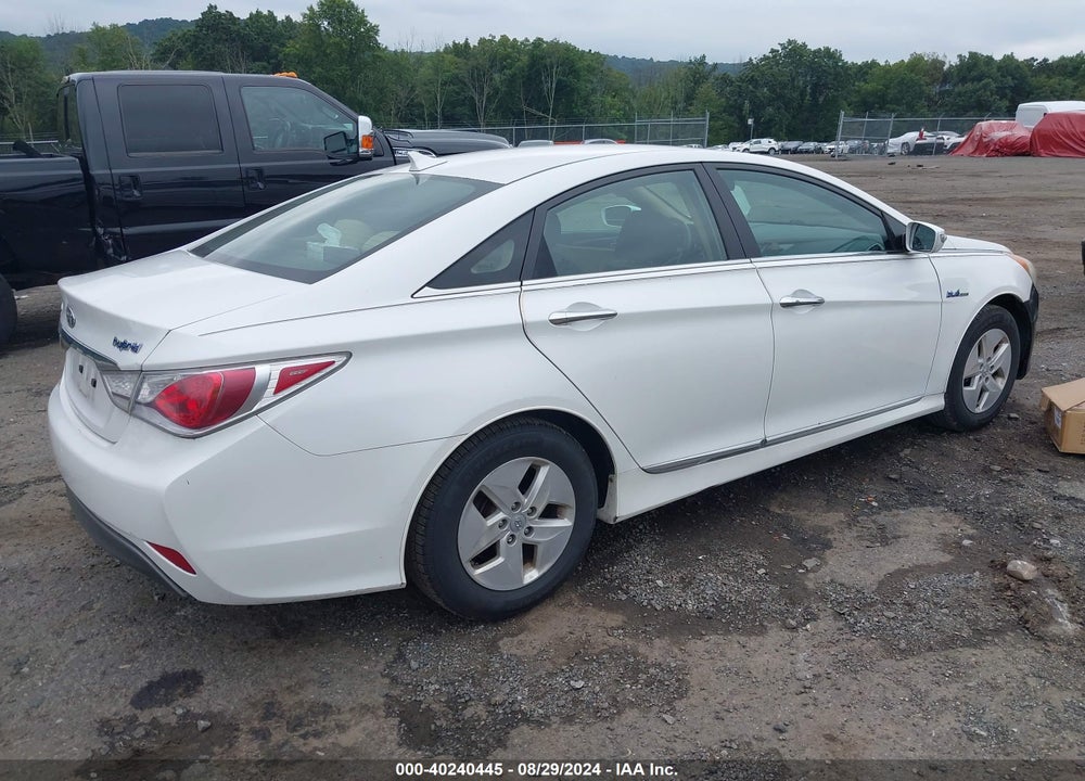 2011 HYUNDAI SONATA HYBRID VIN: KMHEC4A49BA001873