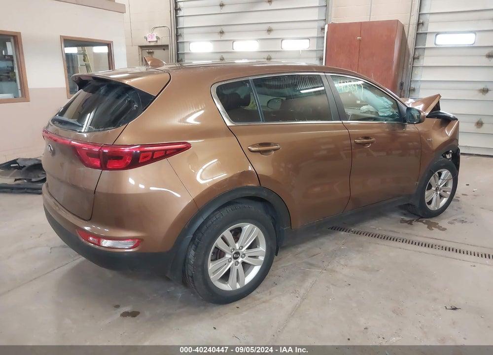 2018 KIA SPORTAGE LX VIN: KNDPMCAC2J7390203