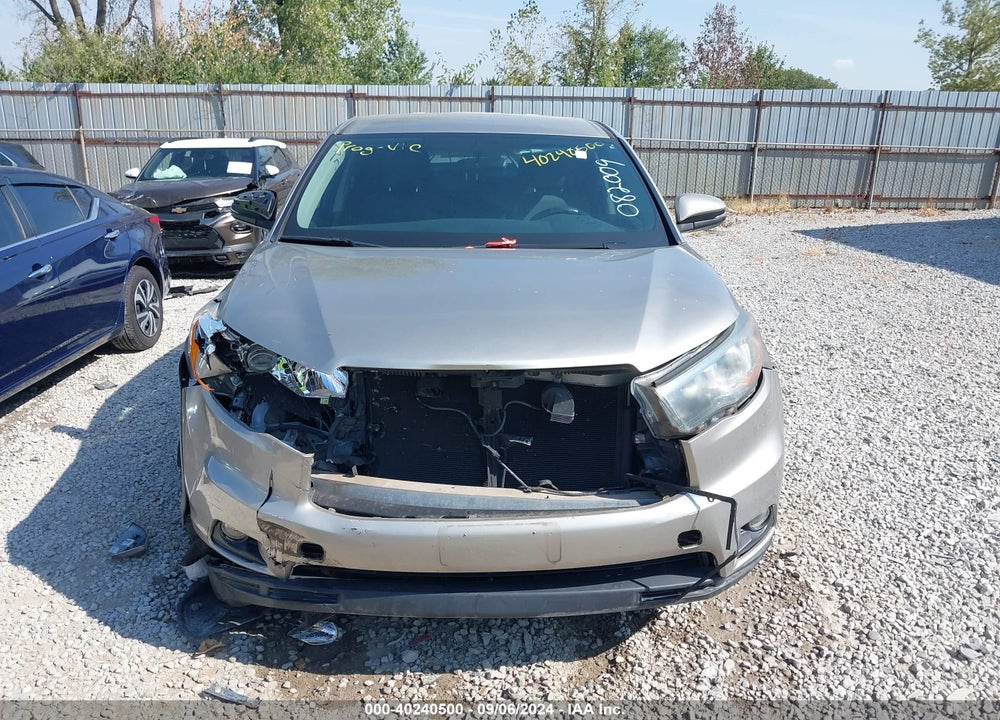 2015 TOYOTA HIGHLANDER LE PLUS V6 VIN: 5TDBKRFH5FS082009