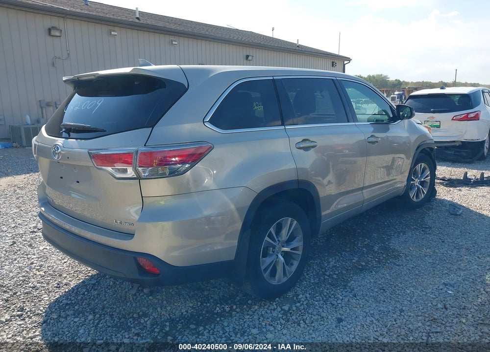 2015 TOYOTA HIGHLANDER LE PLUS V6 VIN: 5TDBKRFH5FS082009