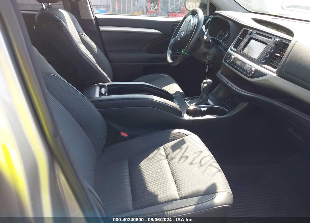 2015 TOYOTA HIGHLANDER LE PLUS V6 VIN: 5TDBKRFH5FS082009