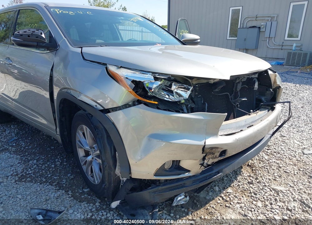 2015 TOYOTA HIGHLANDER LE PLUS V6 VIN: 5TDBKRFH5FS082009