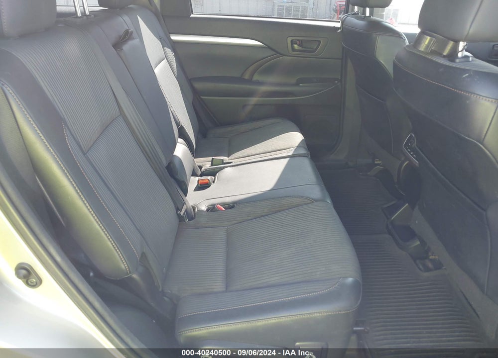 2015 TOYOTA HIGHLANDER LE PLUS V6 VIN: 5TDBKRFH5FS082009