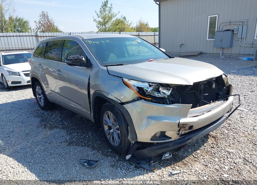 2015 TOYOTA HIGHLANDER LE PLUS V6 VIN: 5TDBKRFH5FS082009