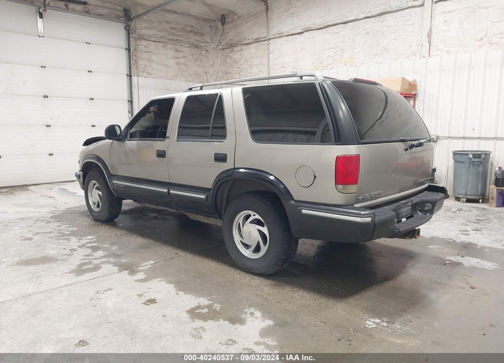 1998 CHEVROLET BLAZER LT VIN: 1GNDT13W1W2234800