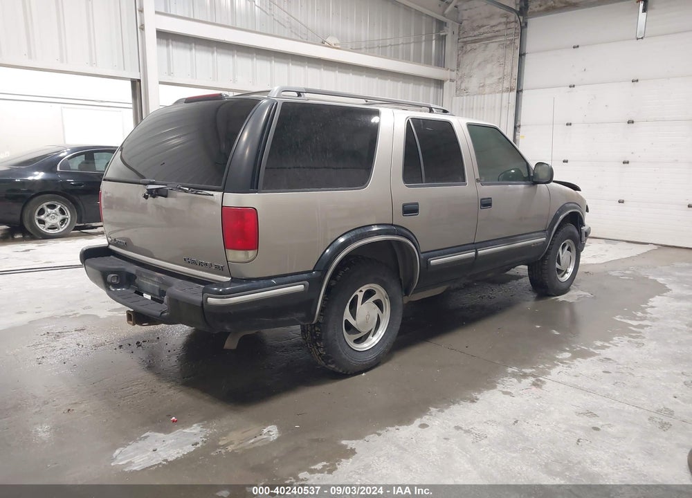 1998 CHEVROLET BLAZER LT VIN: 1GNDT13W1W2234800
