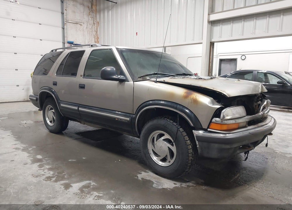 1998 CHEVROLET BLAZER LT VIN: 1GNDT13W1W2234800