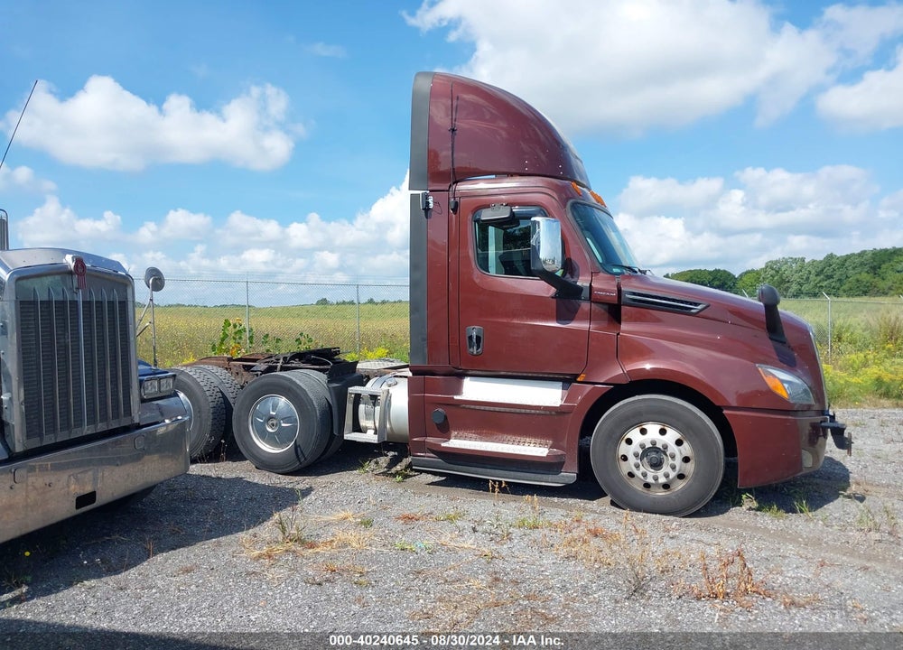 2018 FREIGHTLINER NEW CASCADIA 126 VIN: 3AKJHLDR2JSJW3849