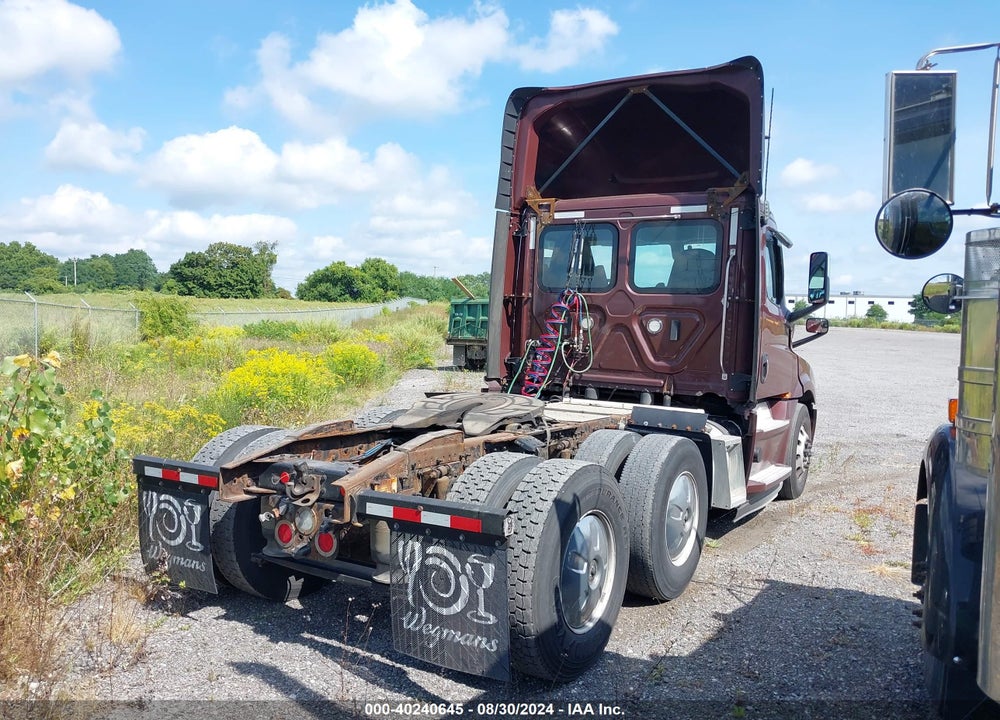 2018 FREIGHTLINER NEW CASCADIA 126 VIN: 3AKJHLDR2JSJW3849