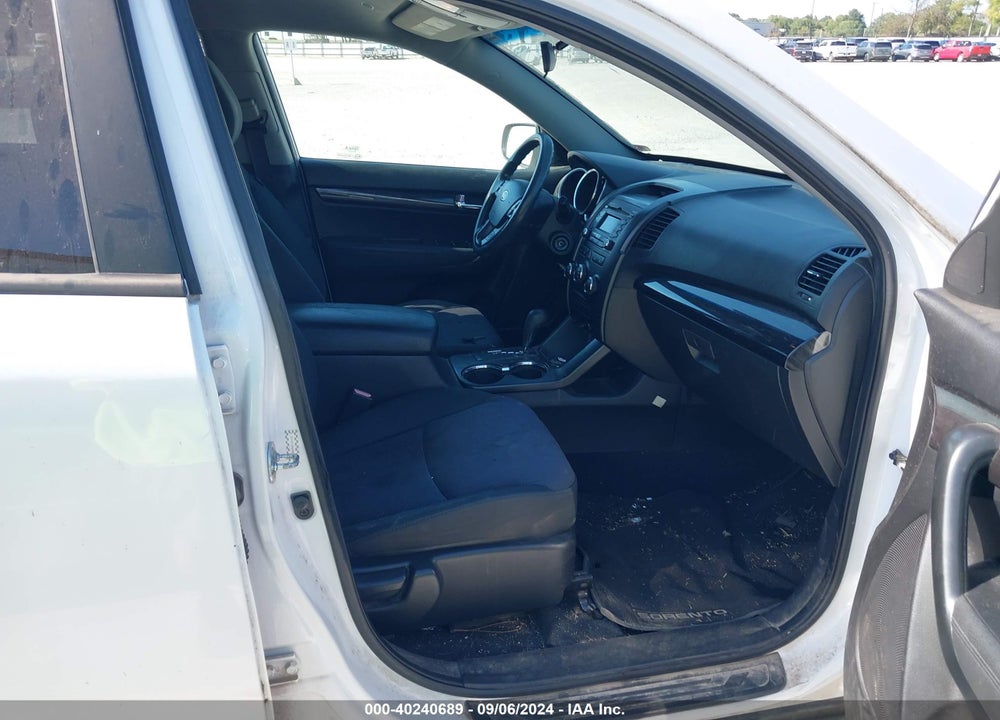 2011 KIA SORENTO LX VIN: 5XYKT3A14BG105159