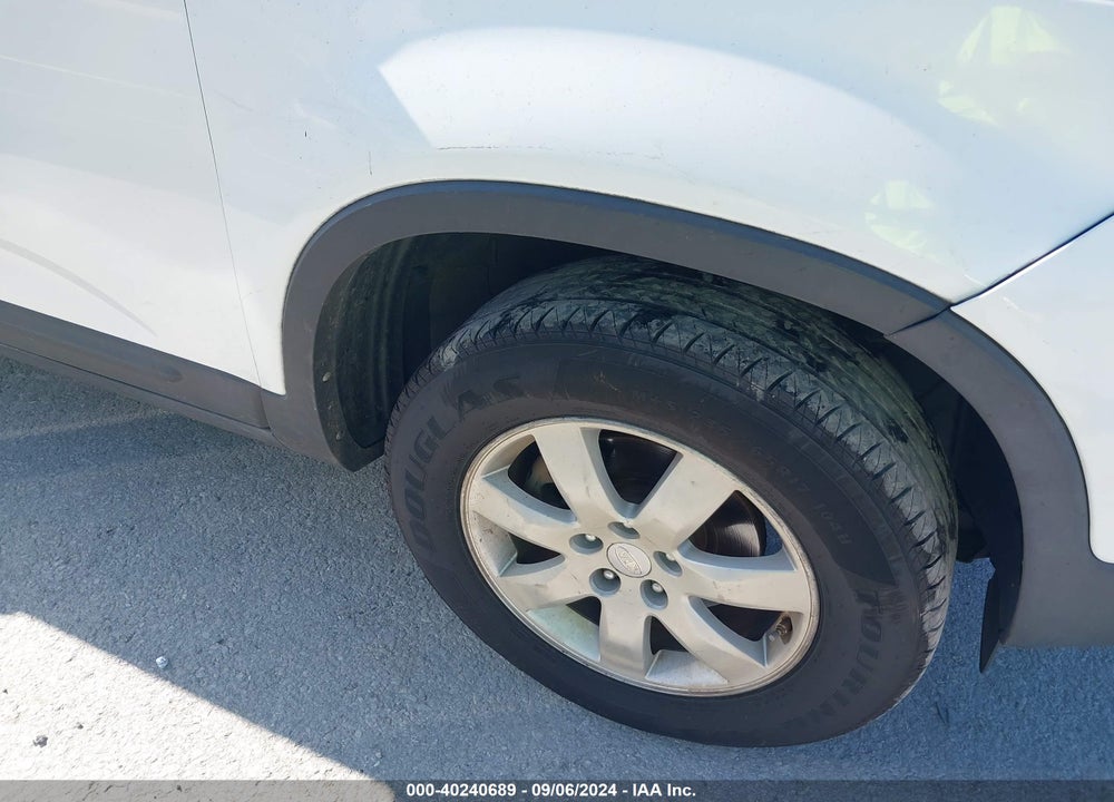 2011 KIA SORENTO LX VIN: 5XYKT3A14BG105159