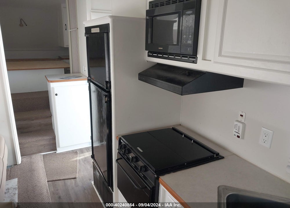 2000 WILDERNESS TRAILER VIN: 1ED5S2821Y2958622