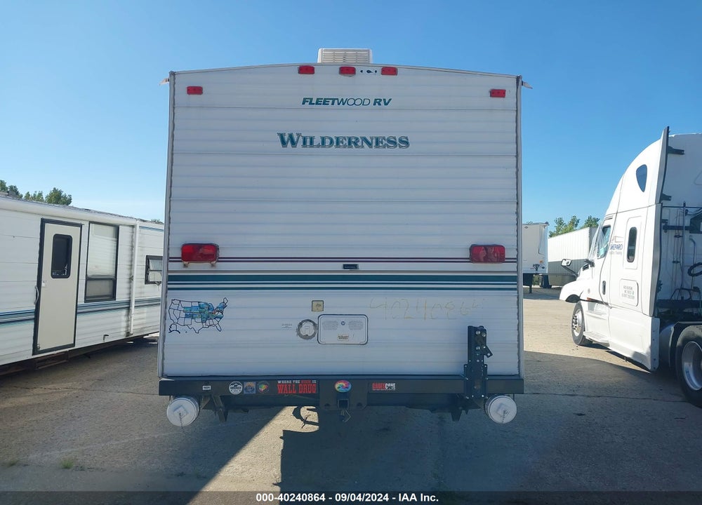 2000 WILDERNESS TRAILER VIN: 1ED5S2821Y2958622