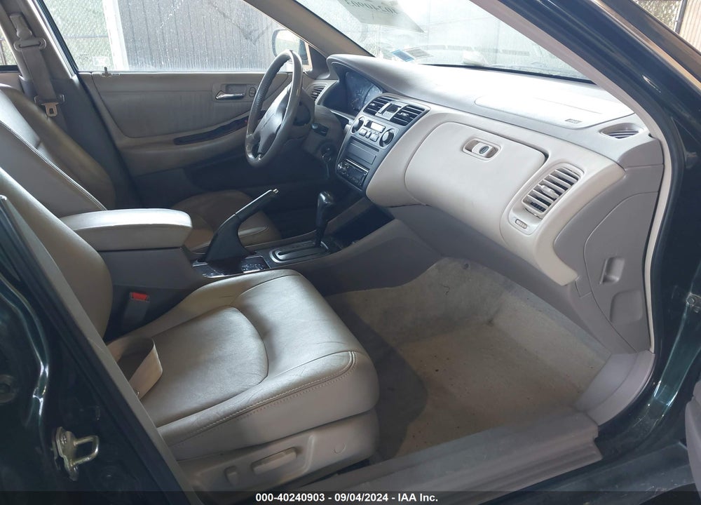 2001 HONDA ACCORD 3.0 EX VIN: 1HGCG16531A072714
