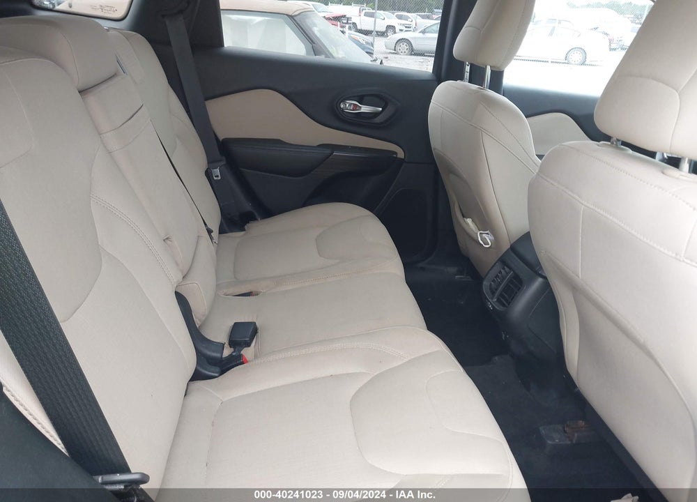 2015 JEEP CHEROKEE LATITUDE VIN: 1C4PJLCB4FW532481