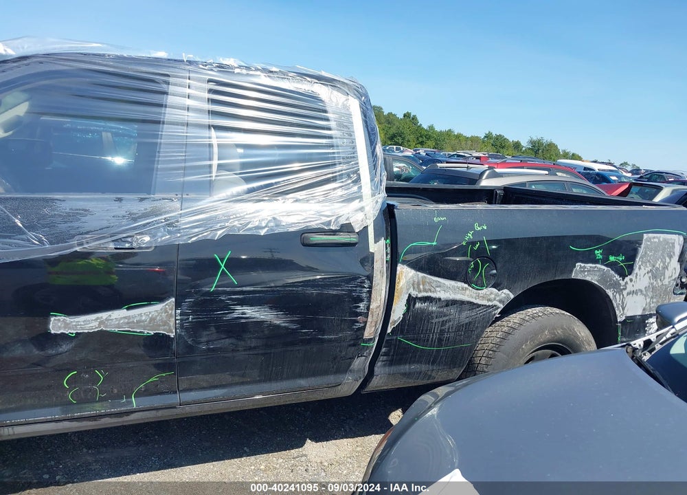 2017 RAM 1500 EXPRESS QUAD CAB 4X4 6'4 BOX VIN: 1C6RR7FT4HS767977