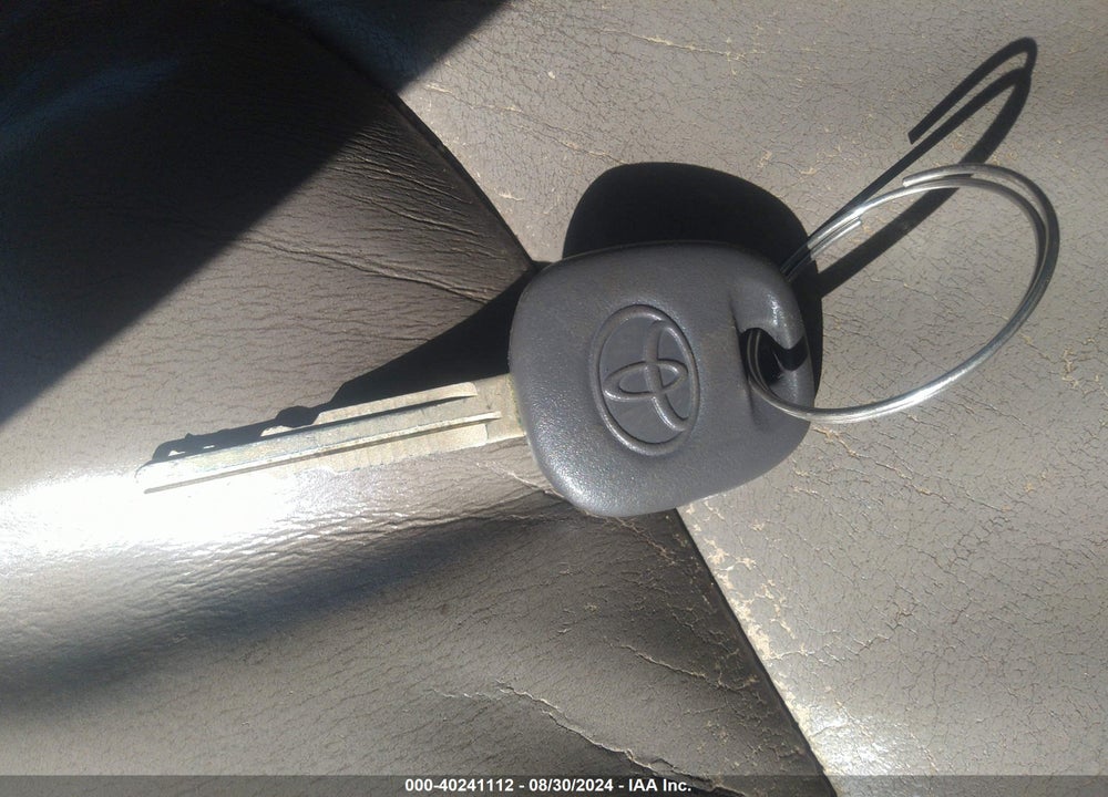 2005 TOYOTA SIENNA XLE VIN: 5TDZA22C15S299090