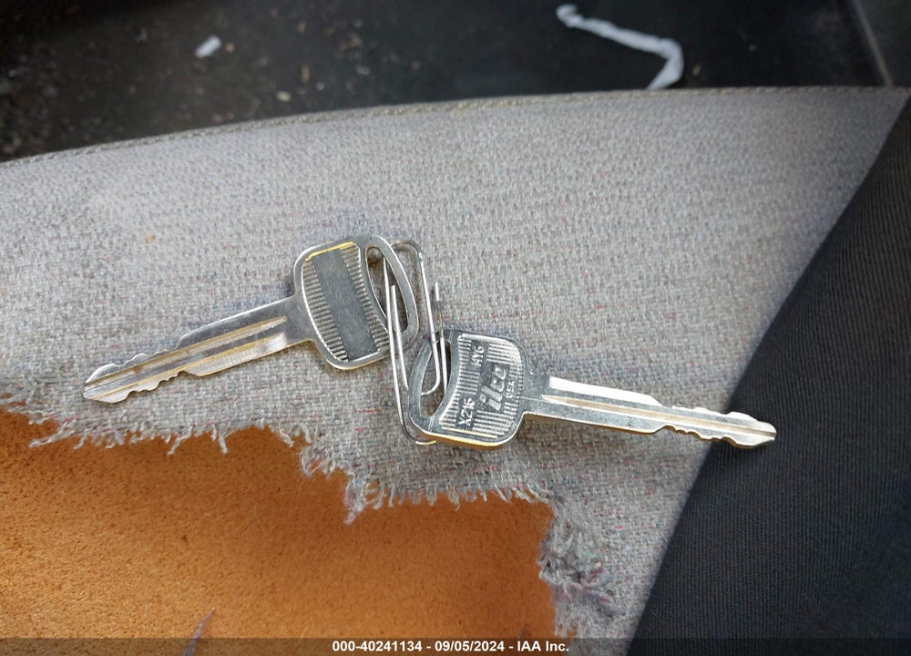 1998 HYUNDAI ELANTRA VIN: KMHJF24M2WU727276