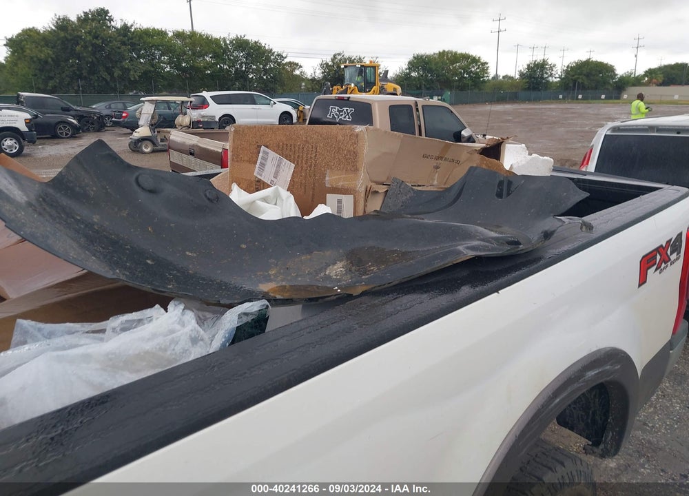 2022 FORD F-350 LARIAT VIN: 1FT8X3BT8NEC87704
