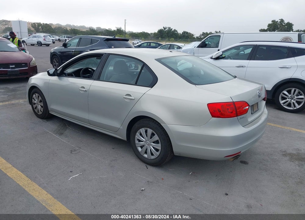 2011 VOLKSWAGEN JETTA 2.0L S VIN: 3VW2K7AJ9BM068846