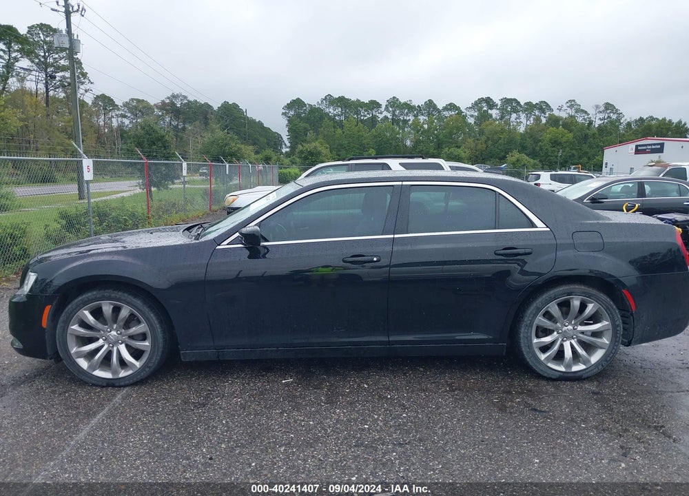 2019 CHRYSLER 300 TOURING L VIN: 2C3CCAAGXKH556132