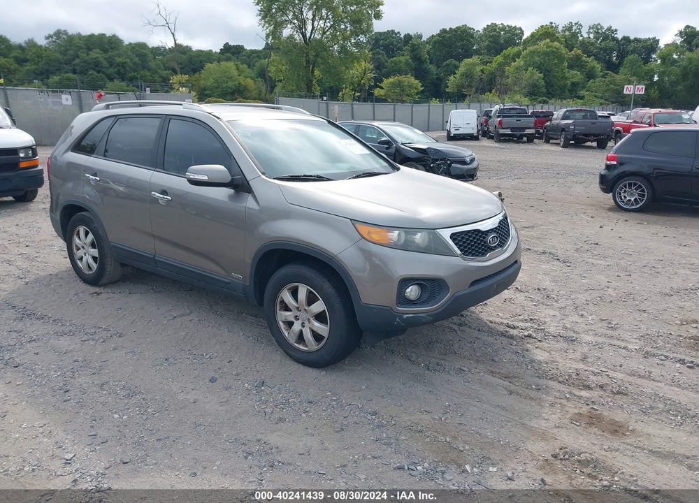 2011 KIA SORENTO LX VIN: 5XYKTDA19BG118544