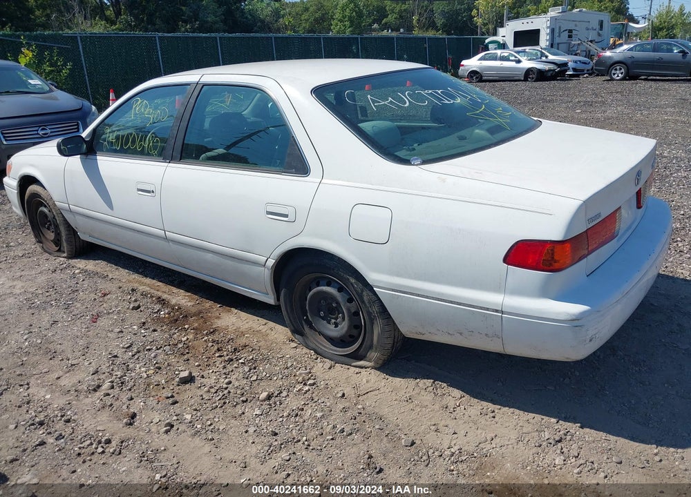 2000 TOYOTA CAMRY LE VIN: JT2BG22K5Y0518818