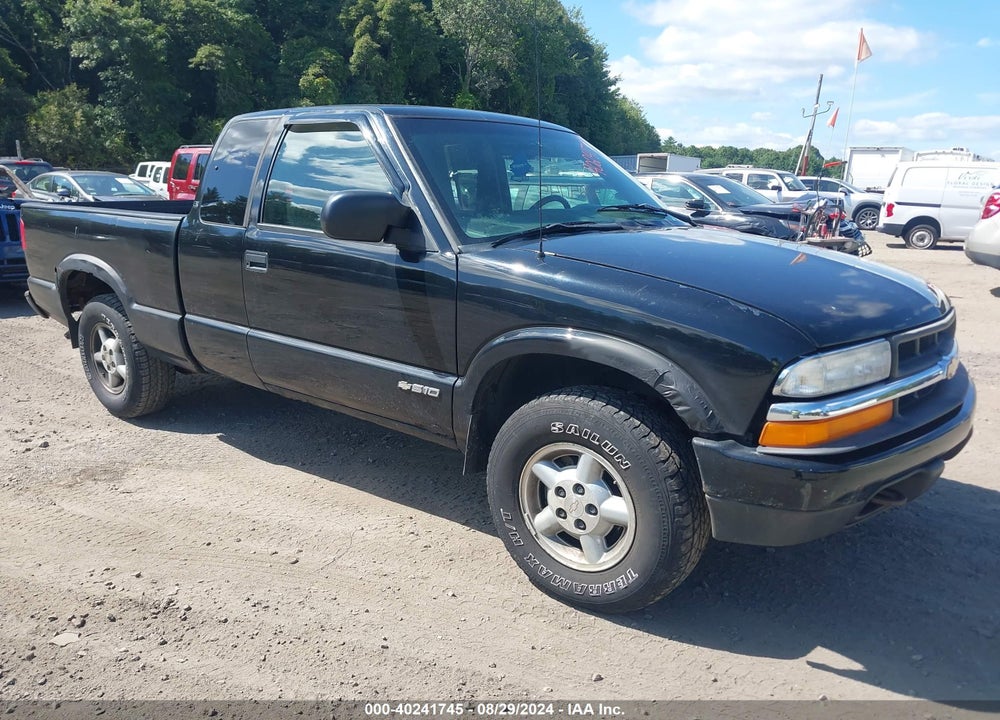 2002 CHEVROLET S-10 LS VIN: 1GCDT19W128232827